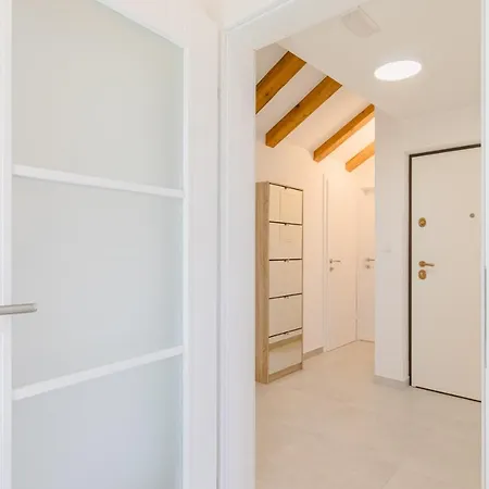 Angela Apartment Split